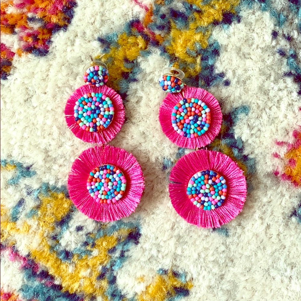 Multicolored beaded earring with pink tassels